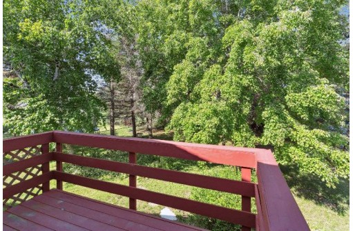 1003 N Wuthering Hills Drive, Janesville, WI 53546