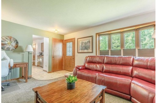 1 Dinauer Court, Madison, WI 53716-1969