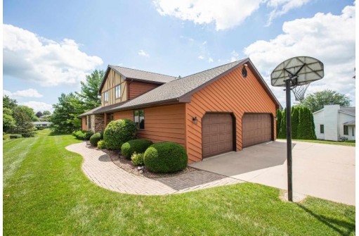 604 Carleton Drive, Lancaster, WI 53813