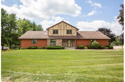 604 Carleton Drive, Lancaster, WI 53813