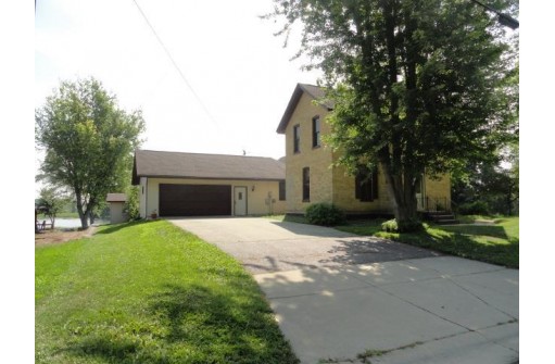 621 Silver Lake Drive, Portage, WI 53901