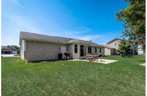 N7940 Woody Lane, Ixonia, WI 53036