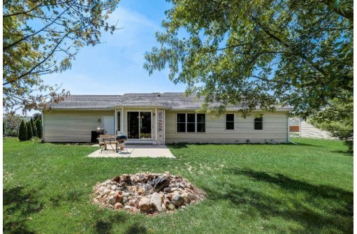 N7940 Woody Lane, Ixonia, WI 53036