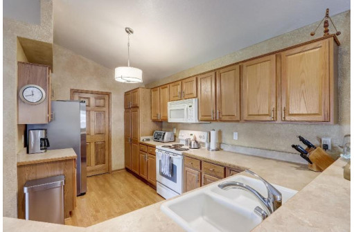 571 Grandview Court UNIT C, Pewaukee, WI 53072-3003