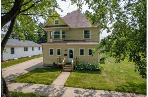 527 Clark Street, Reedsburg, WI 53959