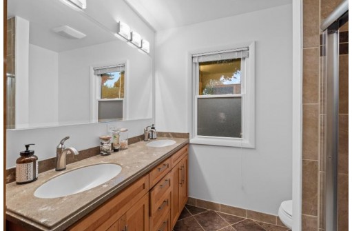 7426 Wellauer Drive, Wauwatosa, WI 53213