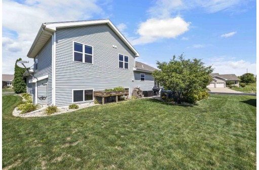 835 Cheshire Castle Way, Verona, WI 53593