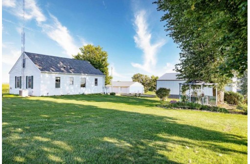 1693 County Road Z, Cuba City, WI 53807