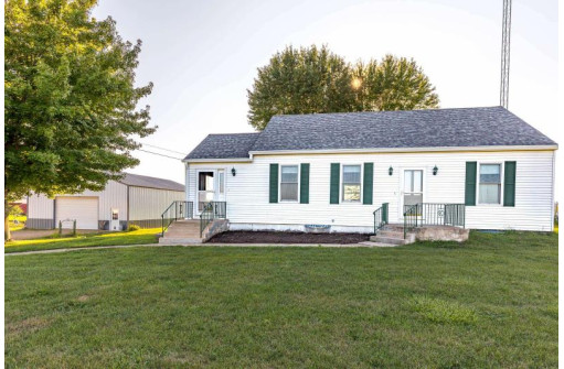 1693 County Road Z, Cuba City, WI 53807