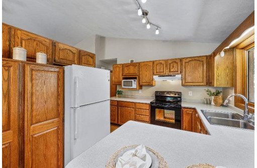 1747 Cornwall Circle, Sun Prairie, WI 53590