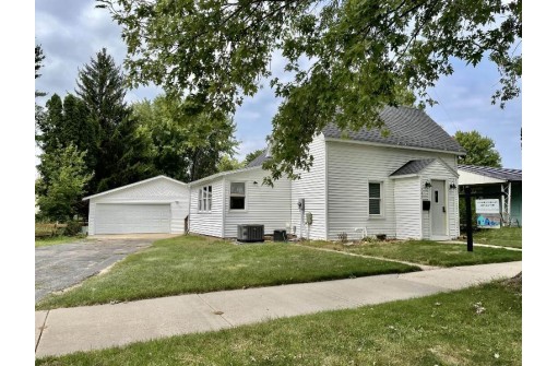 747 N Walnut Street, Reedsburg, WI 53959