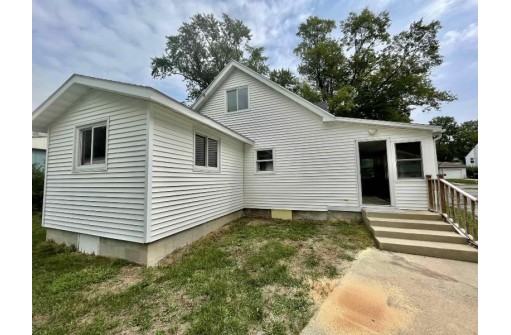 747 N Walnut Street, Reedsburg, WI 53959