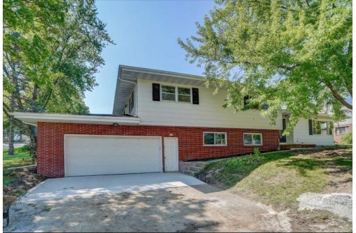 510 Village Drive, Belleville, WI 53508