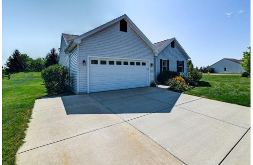 102 Ridgeline Drive, Columbus, WI 53925