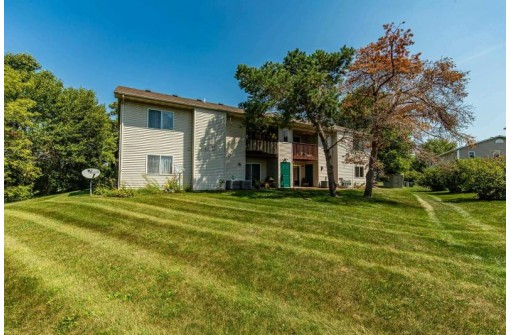 435 Bowlavard Avenue 5, Belleville, WI 53508