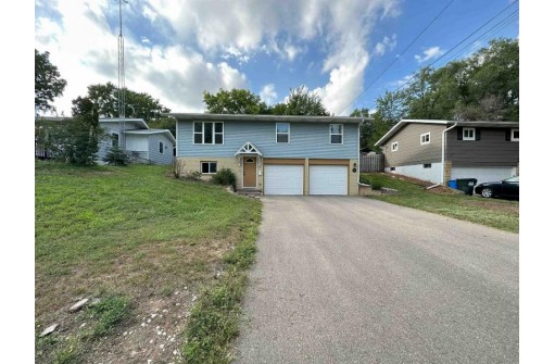 819 E Edgewater Street, Portage, WI 53901