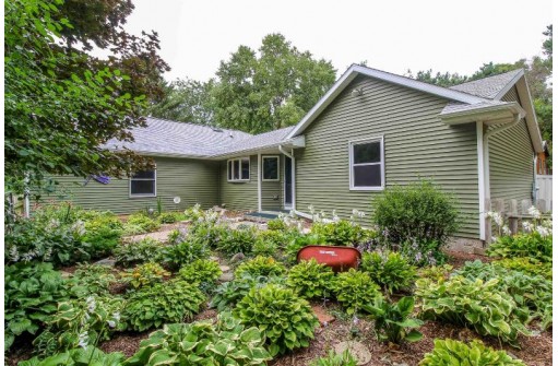 W9164 Red Feather Drive, Cambridge, WI 53523-9522