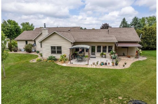 E11145 Wynsong Drive, Baraboo, WI 53913