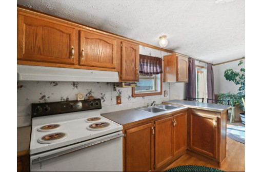 1003 E 9th Avenue, Brodhead, WI 53520