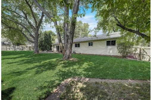 125 Ellen Court, Oregon, WI 53575