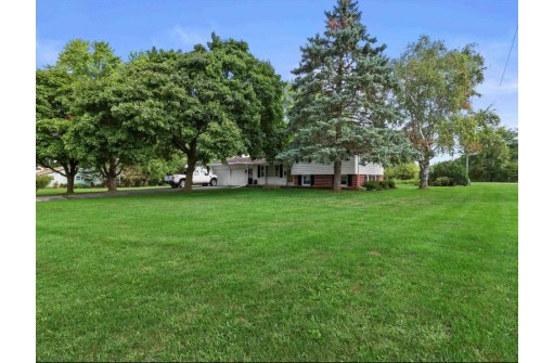 W7148 County Road V, Lake Mills, WI 53551