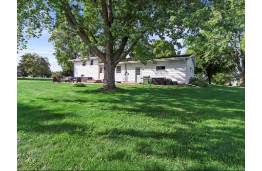 W7148 County Road V, Lake Mills, WI 53551