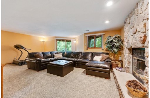 860 Iroquois Circle, Baraboo, WI 53913