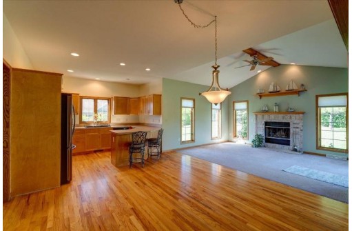 214 Hunters Glen Lane, Johnson Creek, WI 53038