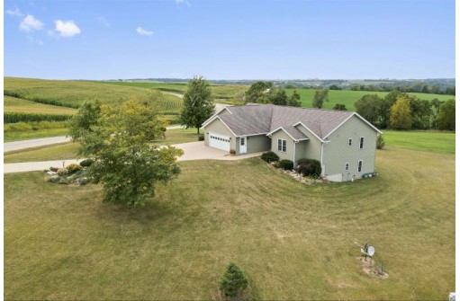 3830 Platte Road, Platteville, WI 53818