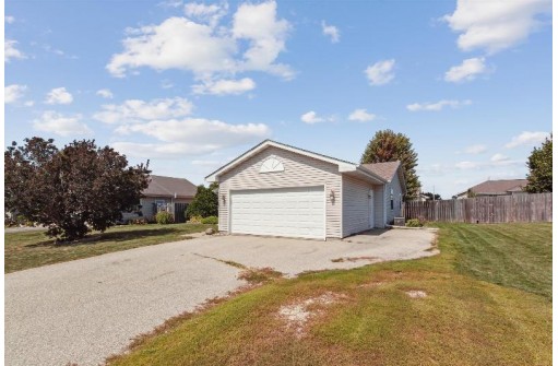 4221 Prairie Fox Drive, Janesville, WI 53546