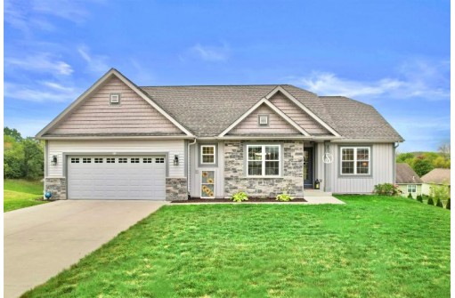 313 Kensington Circle, Johnson Creek, WI 53038