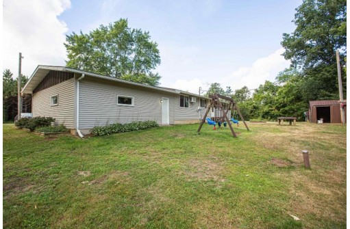 5424 Sand Lake Lane, Cassville, WI 53806