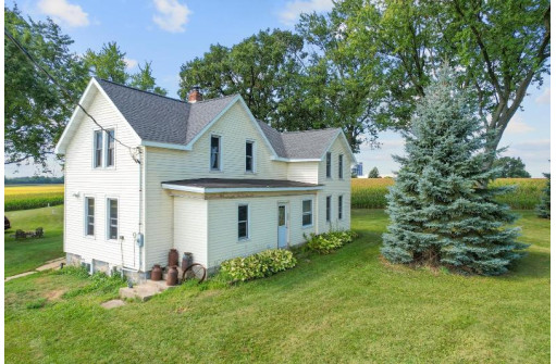 W12041 Sullivan Road, Waterloo, WI 53594