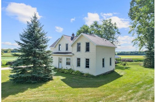 W12041 Sullivan Road, Waterloo, WI 53594