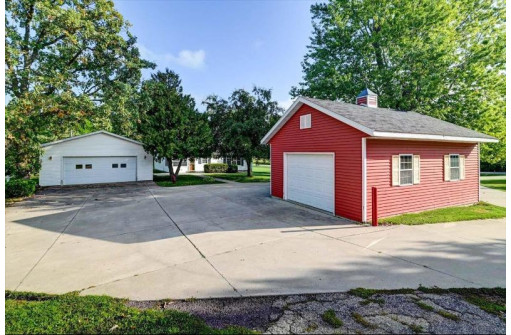 1809 Lake Kegonsa Road, Stoughton, WI 53589