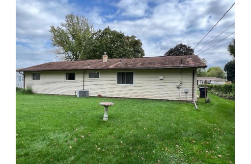 1237 N Lexington Drive, Janesville, WI 53545