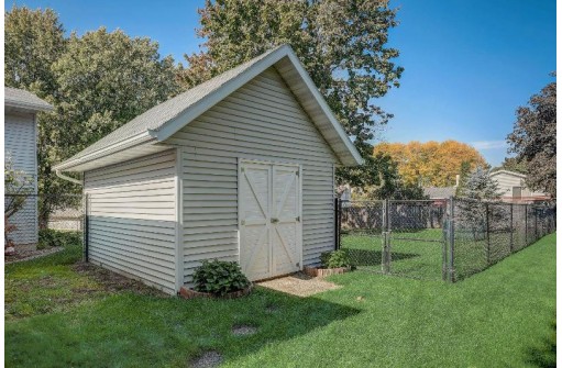 832 Lincoln Green Road, DeForest, WI 53598