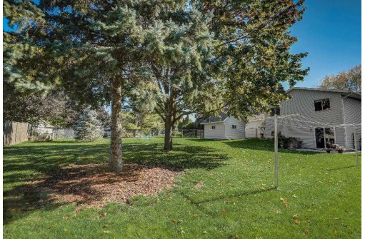 832 Lincoln Green Road, DeForest, WI 53598