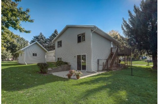 832 Lincoln Green Road, DeForest, WI 53598