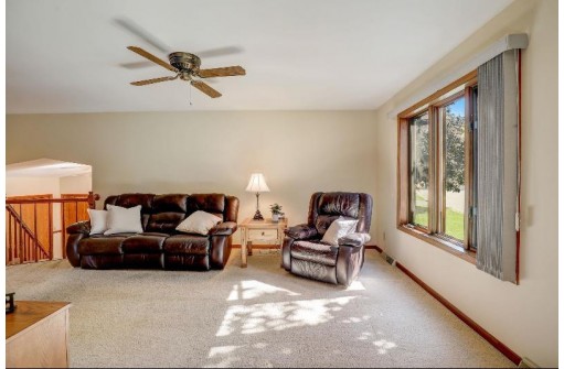 832 Lincoln Green Road, DeForest, WI 53598