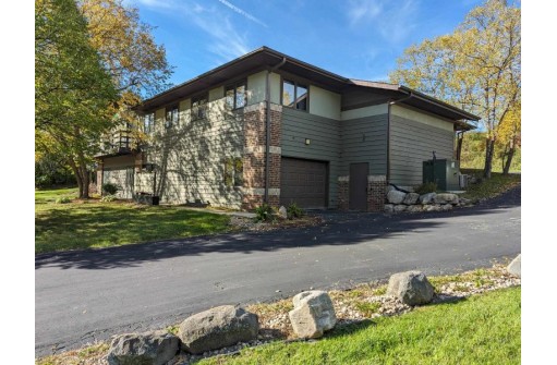 2987 Yarmouth Greenway Drive, Fitchburg, WI 53711