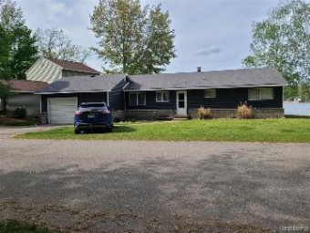 10536 Maple Xing Drive Canadian Lakes, MI 49346