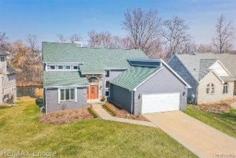 1318 Forest Bay Drive Waterford, MI 48328