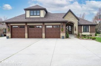 48853 Point Lakeview St Chesterfield Township, MI 48047