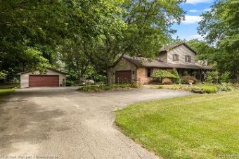 5221 Country Squire Road Dryden, MI 48428