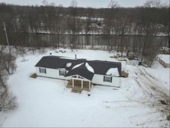 2037 W Pine River Road Breckenridge, MI 48615