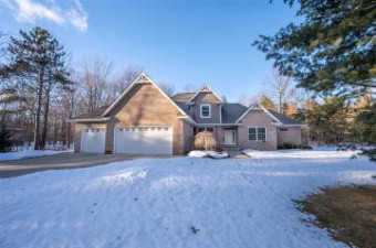 2481 E Cardinal Midland, MI 48642