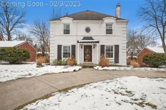 657 Hawthorne Road Grosse Pointe Woods, MI 48236