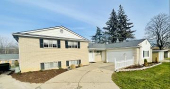 660 Cumberland Mount Clemens, MI 48043