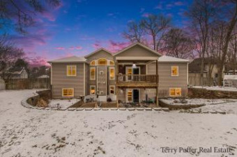 707 Bridgeview Bay Drive Norton Shores, MI 49441